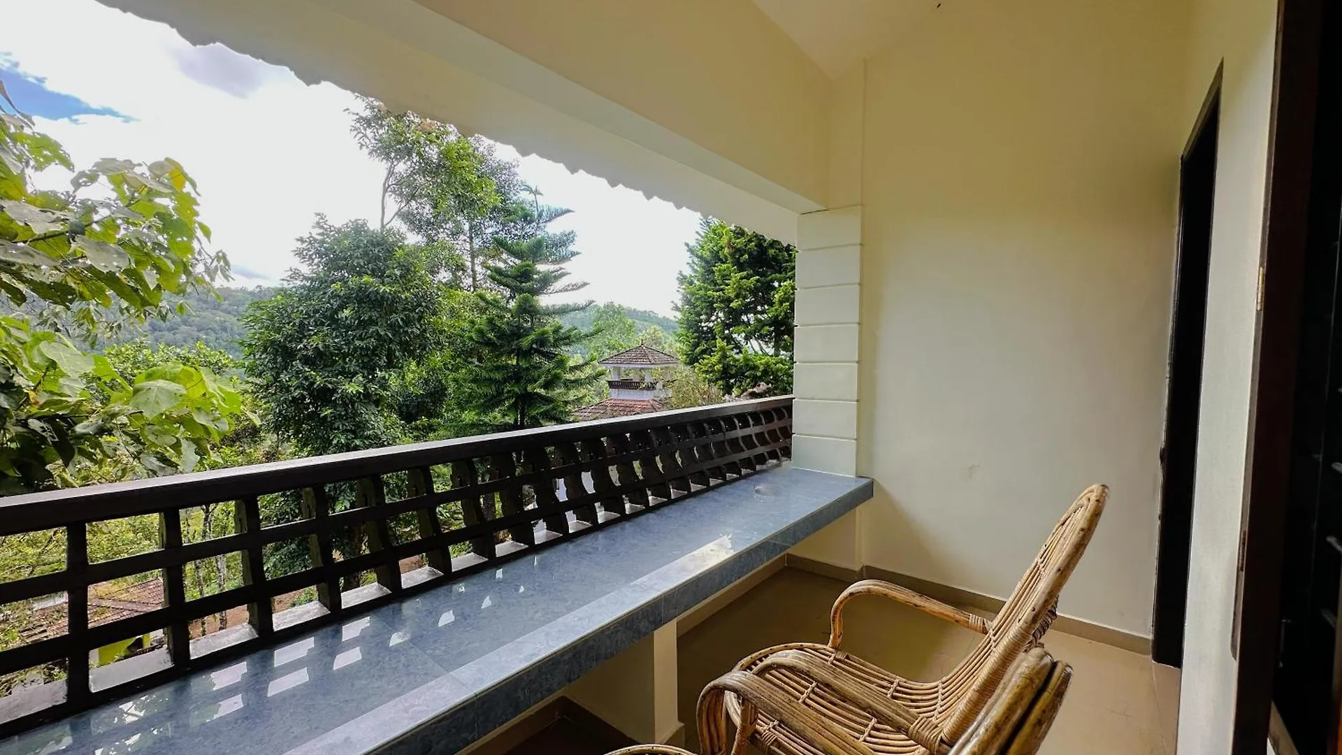 Disha Plantation Resort Anachal インド